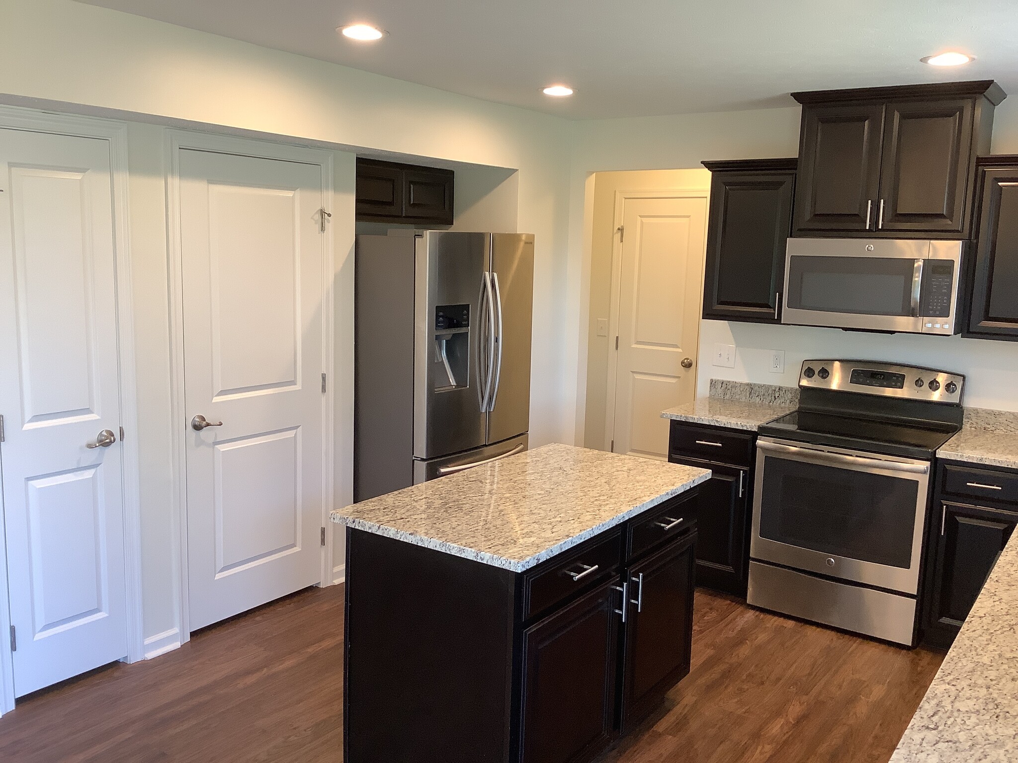 Building Photo - 5283 River Ridge Dr