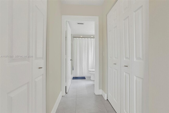 Building Photo - 2009 SE 10th Ave