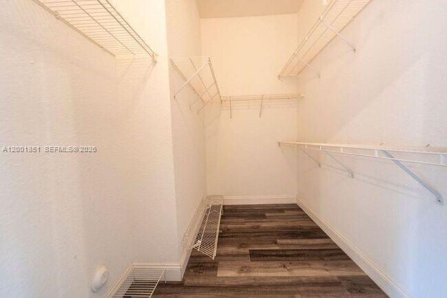 Building Photo - 1006 Sunflower Cir