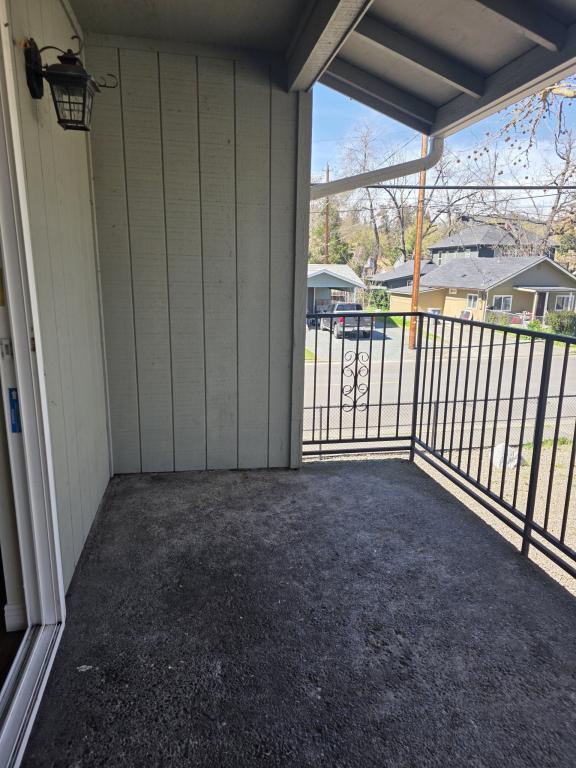 Building Photo - 444 NW D St