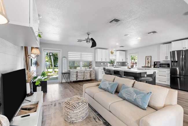 Building Photo - 1605 Treemont Ave