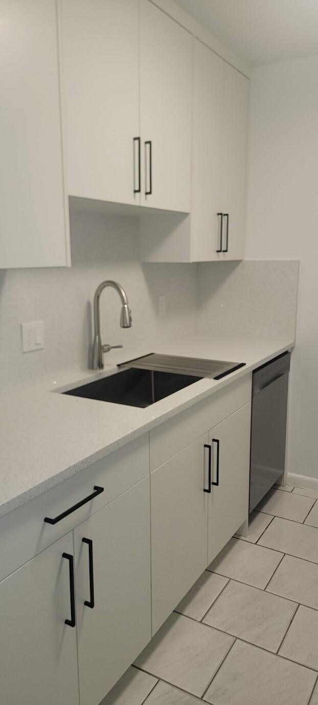 Building Photo - 600 SW 2nd Ave