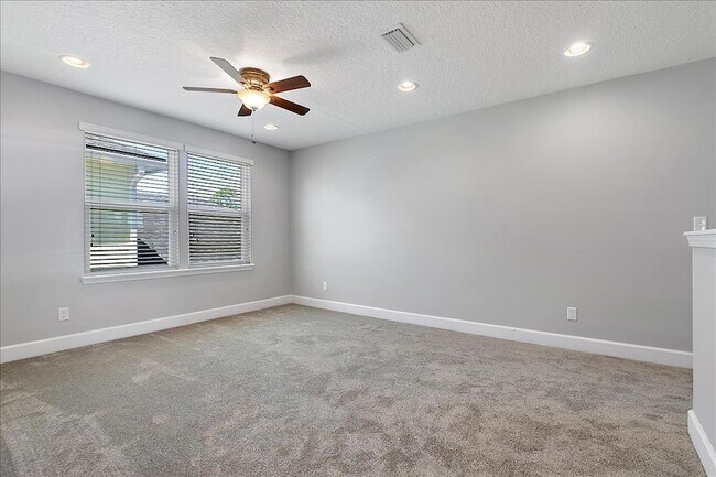 Building Photo - 1021 Seaside Dr N