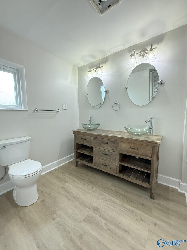 Building Photo - 1507 McCullough Ave NE