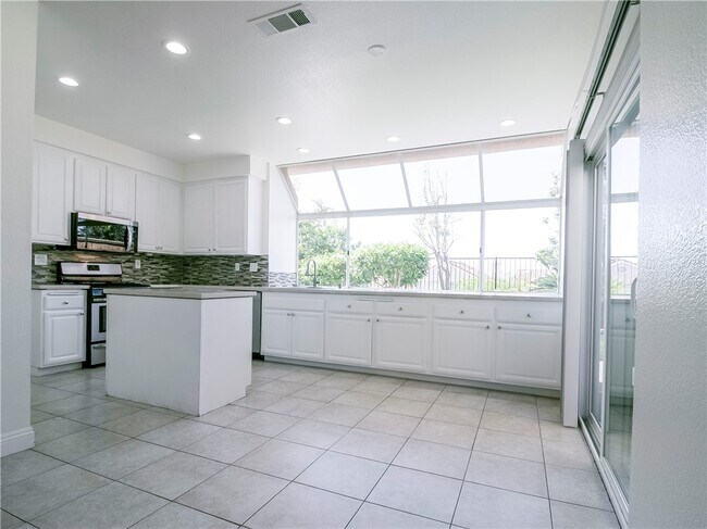 Building Photo - 25035 Eaton Ln