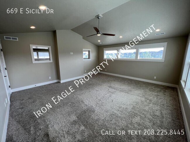 Building Photo - 669 E Sicily Dr