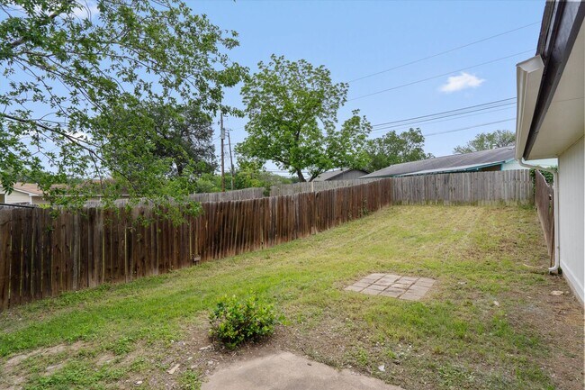 Building Photo - 701 Ramble Ln