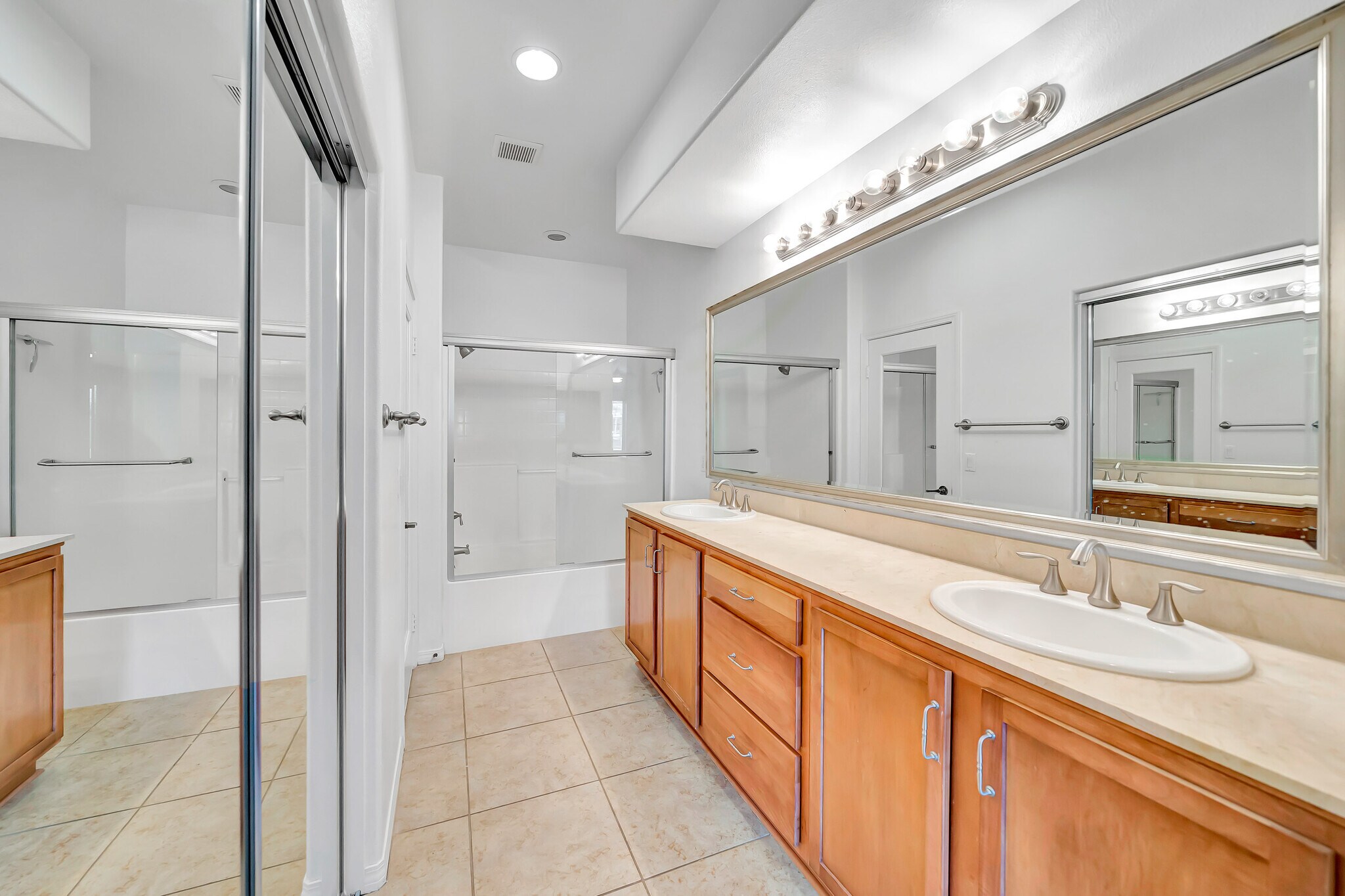 Building Photo - 23904 Calle del Sol Dr