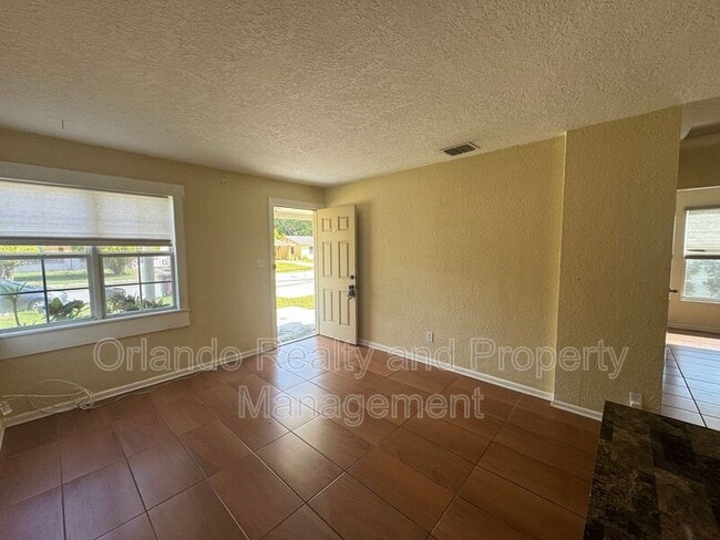 Building Photo - 636 Columbia St