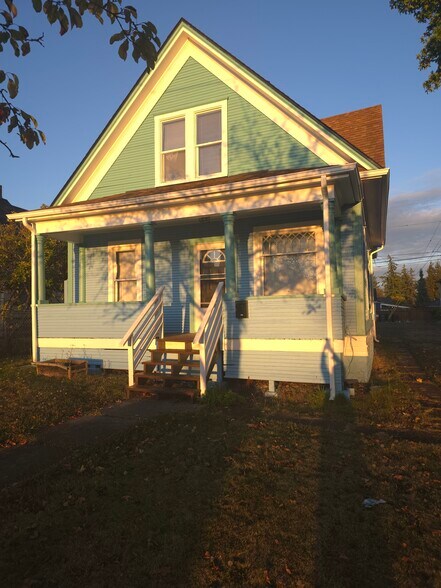 Building Photo - 2324 Cornwall Ave