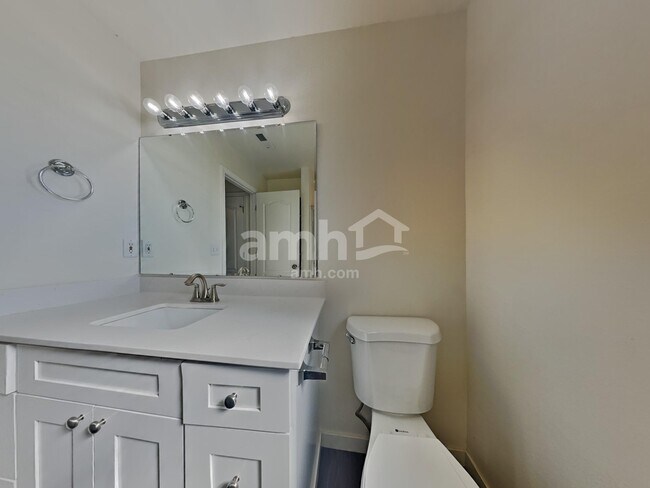 Building Photo - 1405 W Chance Ct