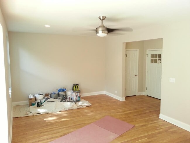 Building Photo - 5010 N Troy St