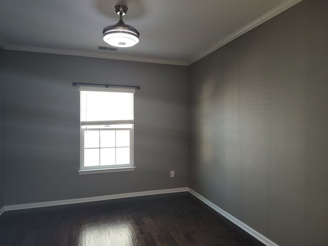 Building Photo - Georgeous 3 bedroom, 2.5 bathroom home located in the Stafford at Longtree community!