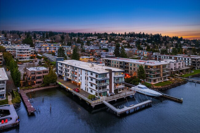 Building Photo - 6421 Lake Washington Blvd NE