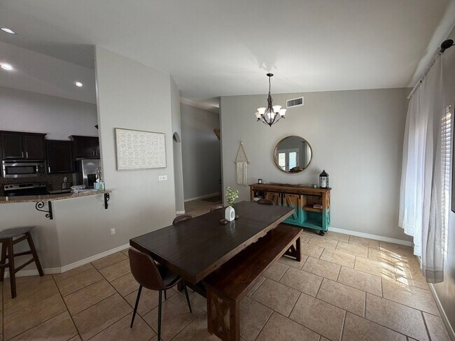 Building Photo - 1815 Lanette Dr