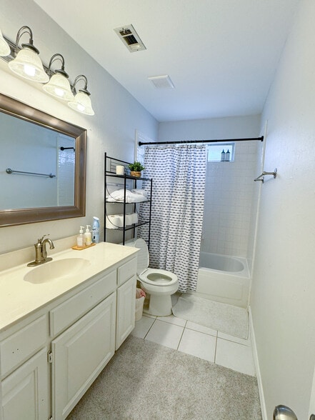 Building Photo - 2223 Meadowstone Dr