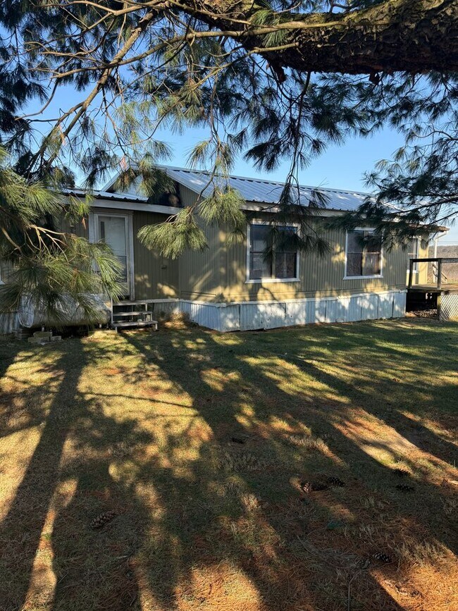 Building Photo - 662 Shippensburg Rd