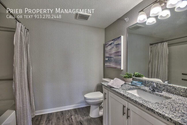 Building Photo - 12321 S Chelsea-101