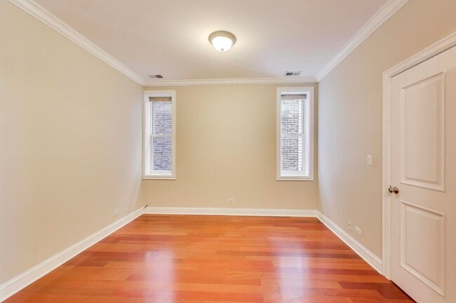 Building Photo - 4331 N Sacramento Ave