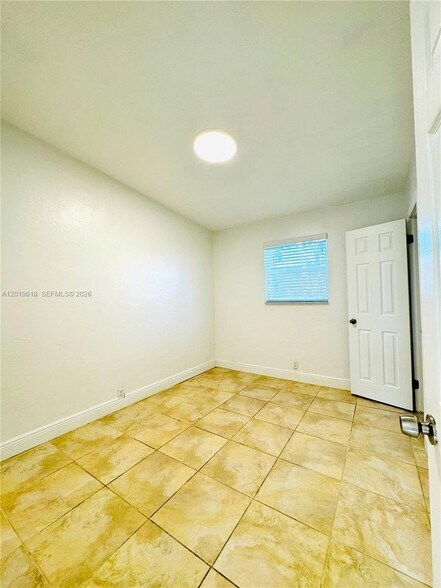 Building Photo - 3370 Frow Ave