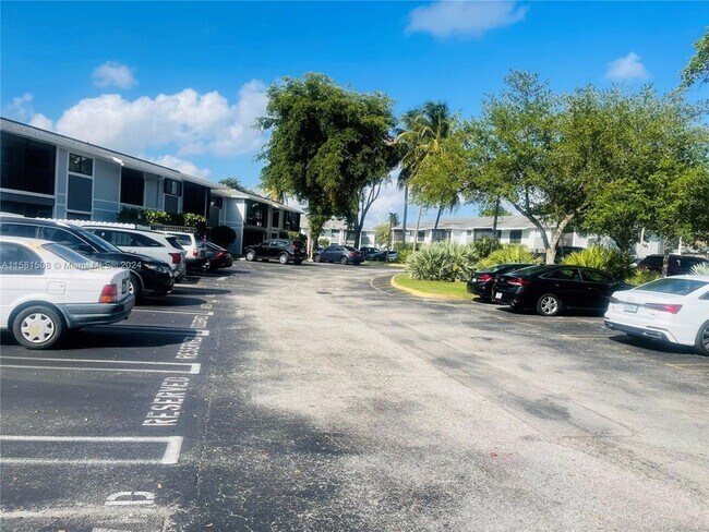 Building Photo - 9715 Hammocks Blvd