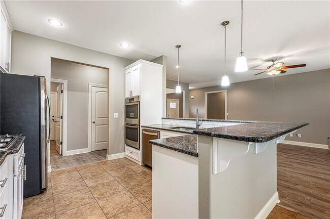 Building Photo - 4403 W Meadow Oaks Dr