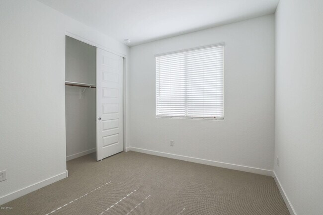 Building Photo - 16581 W Charlotte Dr
