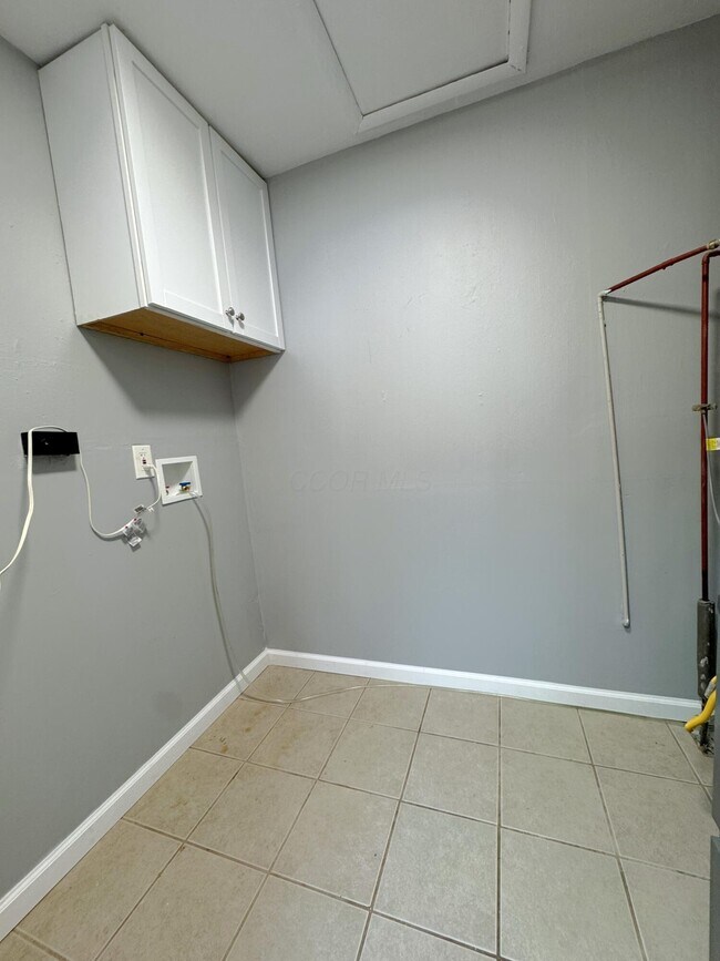 Building Photo - 5200 Mapleridge Dr