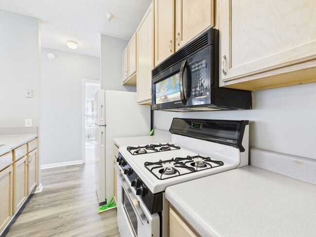 Building Photo - 801 Brassie Ln