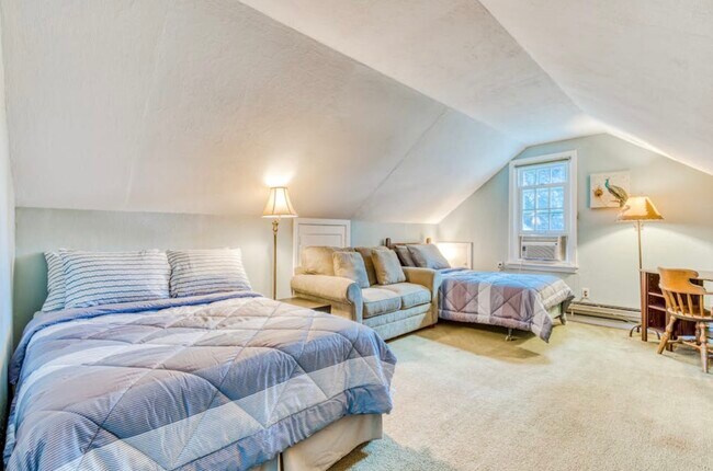 Building Photo - 6309 NE Broadway