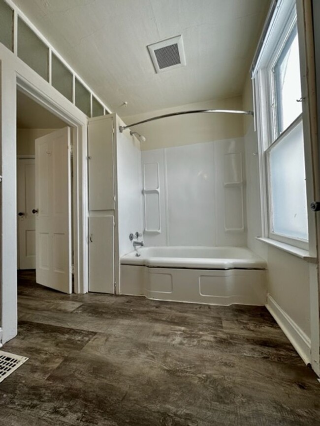 Building Photo - 2707 Forest Ave