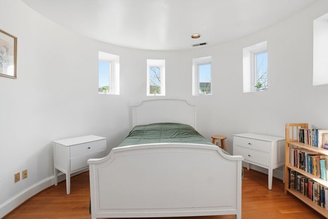 Building Photo - Charming Historic Capitol Hill Loft | 1 BR + Lofted Bedroom