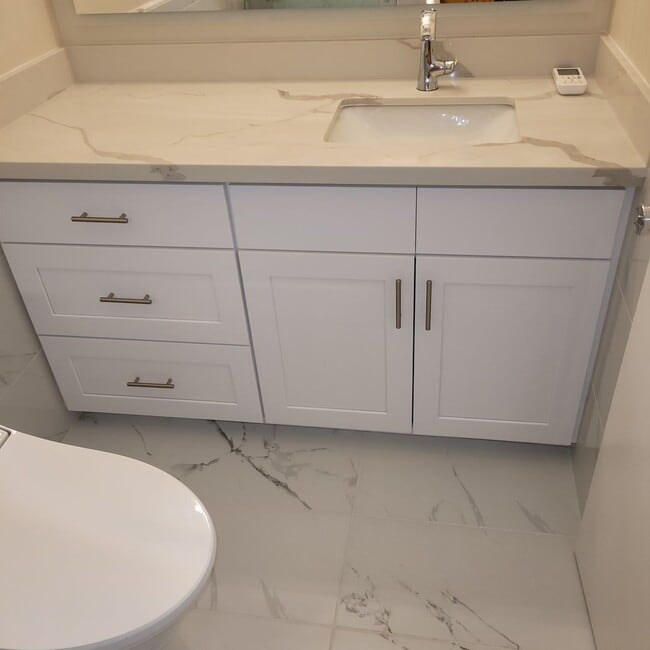 Building Photo - Charming 1 Bedroom Condo in Boutique Kirkl...