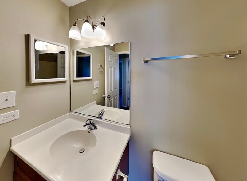 Building Photo - 6793 Redwing Dr