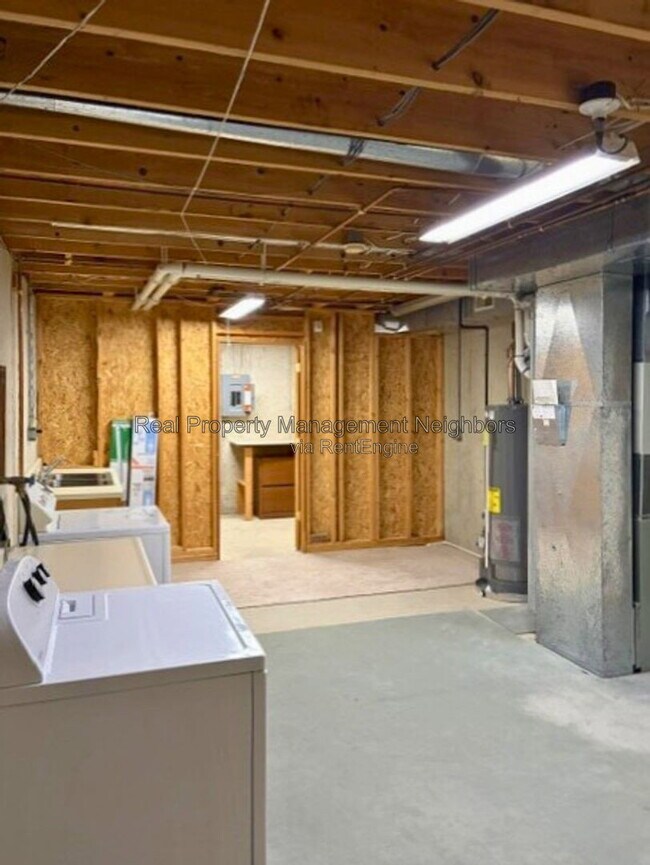 Building Photo - 1662 Klaver St SW