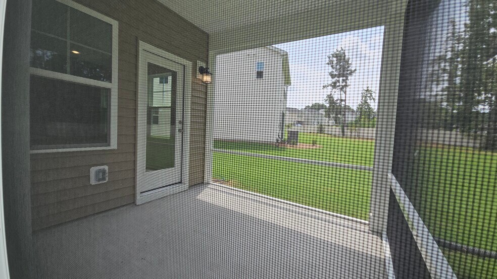 A look into the screened-in porch area - 2207 Cape May Ln