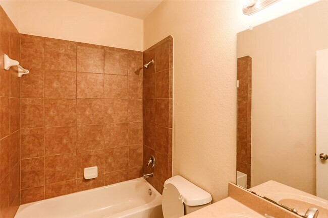 Building Photo - 1327 Maple Ace Dr