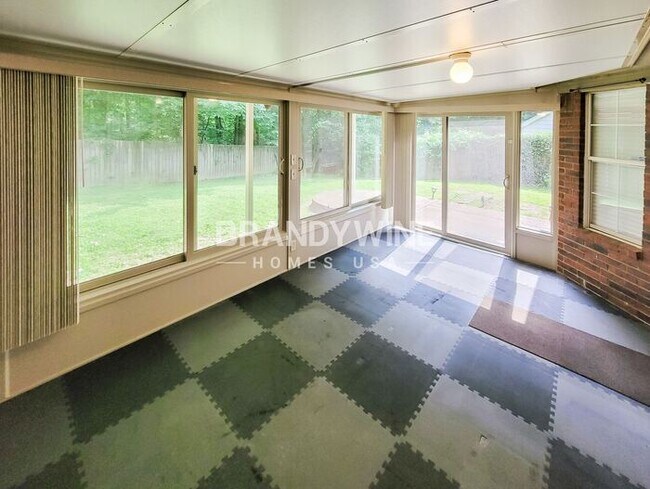 Building Photo - 5597 Blackburg Dr
