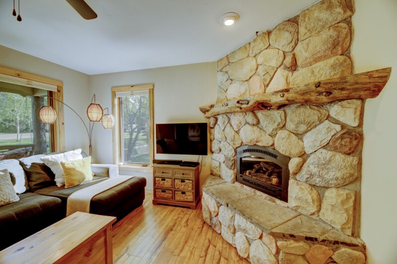 Building Photo - 370 Kelhi Ct