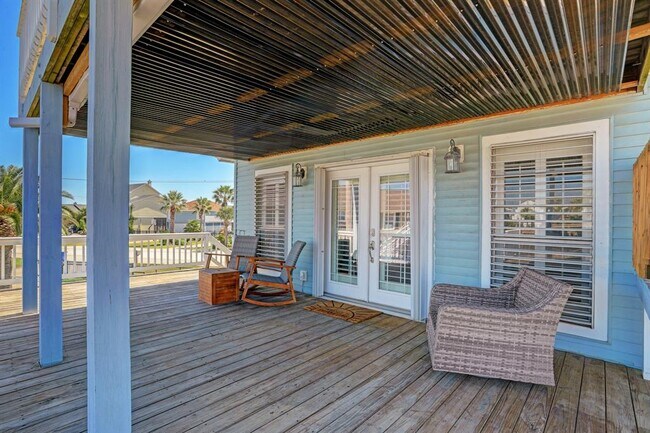 Building Photo - 1134 Tiki Dr