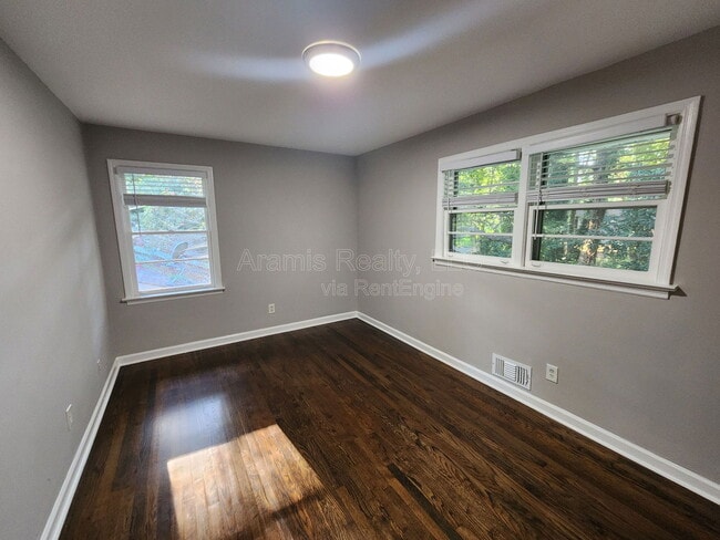 Building Photo - 2689 Collier Dr NW