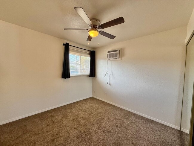 Building Photo - 3 bedroom house in Santee with Large yard,...