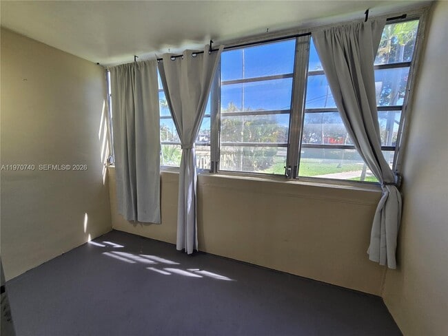 Building Photo - 1475 NE 125th Terrace