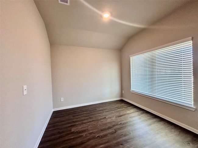 Building Photo - 17327 Ridge Dr