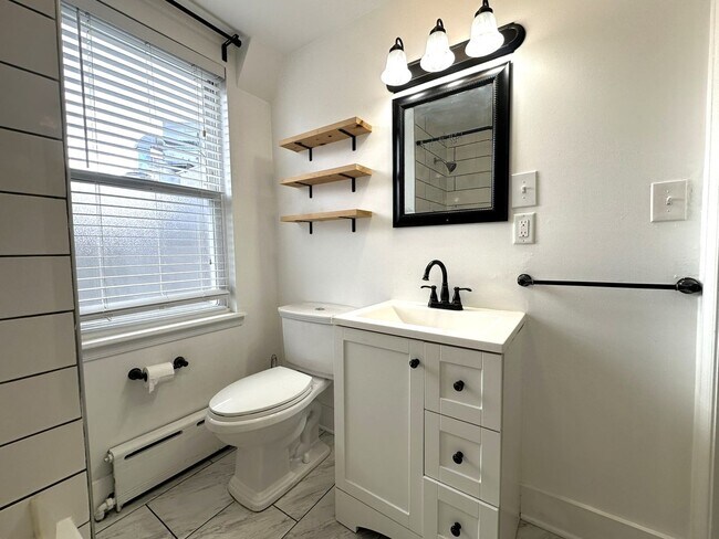 Building Photo - Stunning 4-Bedroom Townhome in the Heart of Fishtown! Available NOW!