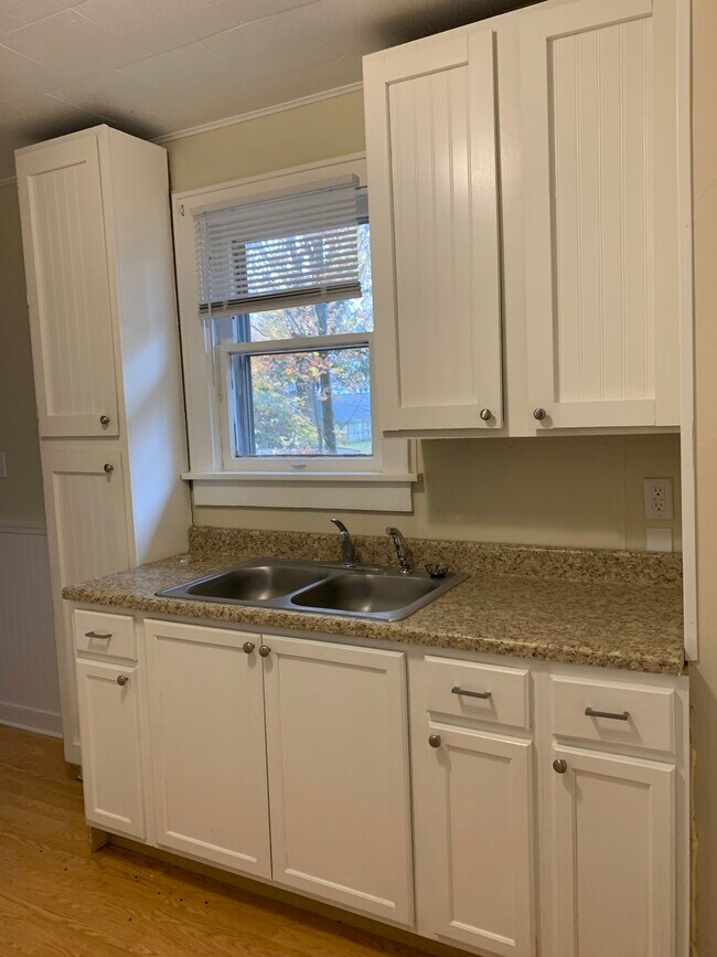 Building Photo - 2306 24th St NE