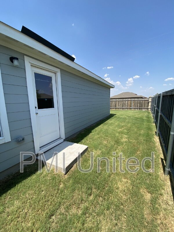 Building Photo - 1361 Plum Rd