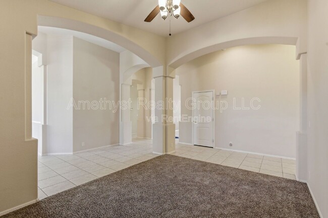 Building Photo - 7017 W Greenbriar Dr