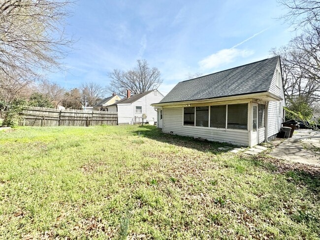 Building Photo - Updated 3 bedroom home convenient to 29