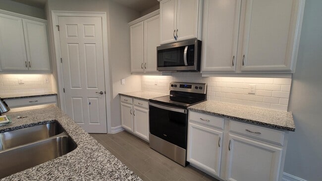 Building Photo - 3930 SW 16th Pl